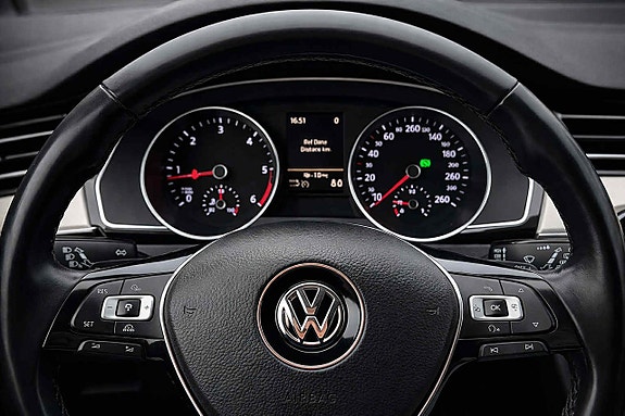 Volkswagen Passat Alltrack 13 of 16