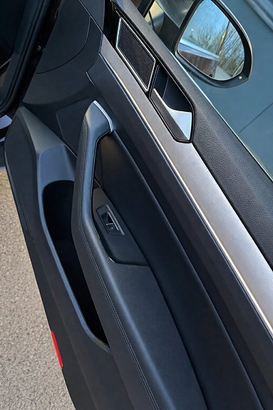 Volkswagen Passat Alltrack 12 of 16