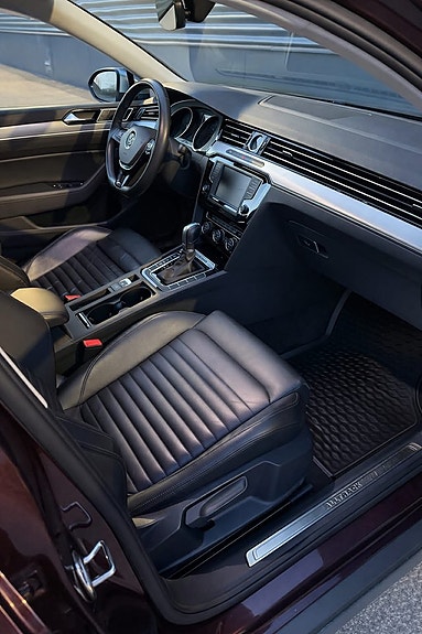 Volkswagen Passat Alltrack 9 of 16