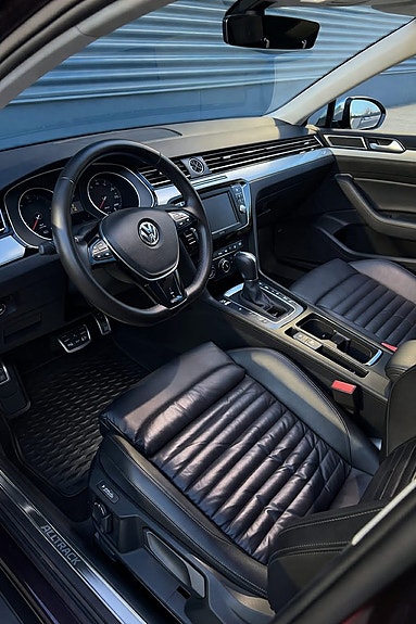 Volkswagen Passat Alltrack 6 of 16