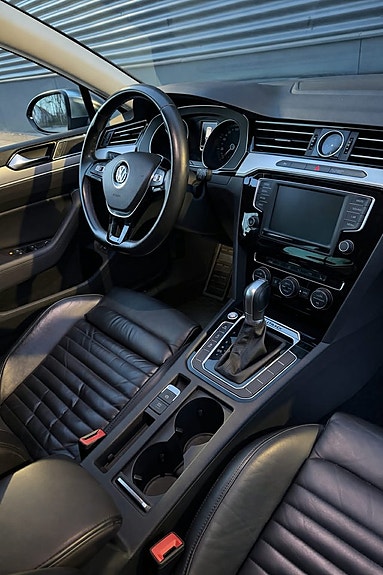 Volkswagen Passat Alltrack 10 of 16