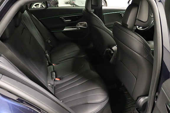 Mercedes-Benz E220 23 of 23