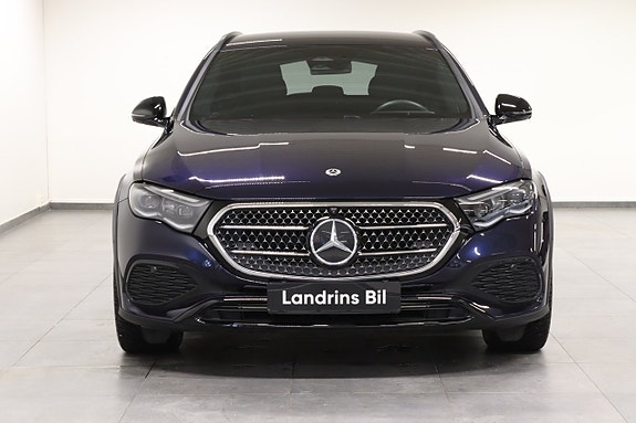 Mercedes-Benz E220 2 of 5