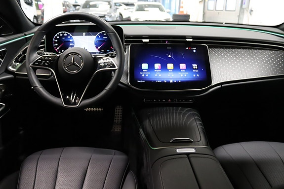 Mercedes-Benz E220 12 of 23