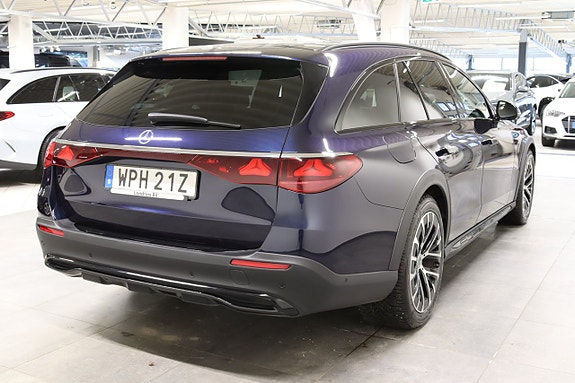 Mercedes-Benz E220 8 of 23