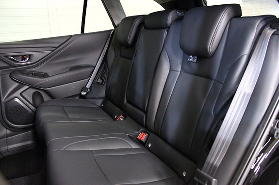 Subaru Outback 12 of 23