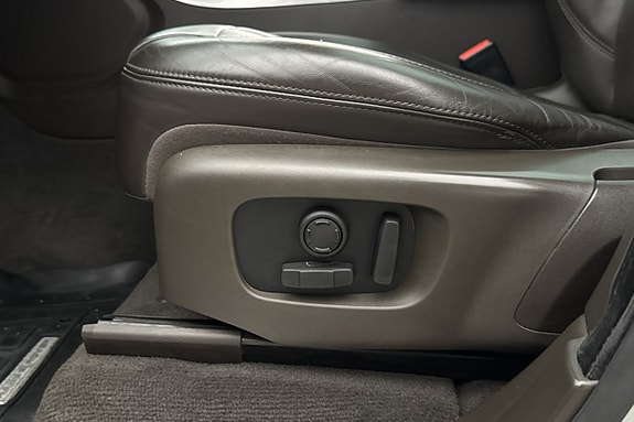 Land Rover Range Rover Sport 16 of 30
