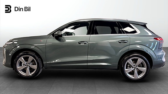 Audi Q3 2 of 5