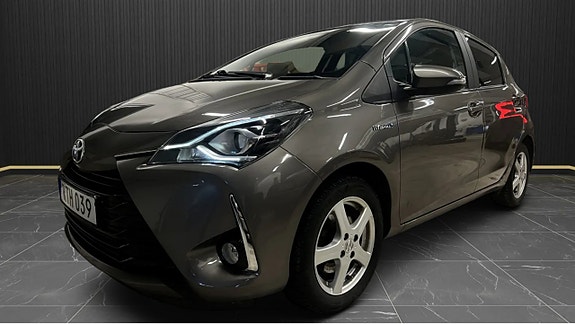 Toyota Yaris 2 of 8