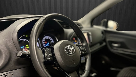 Toyota Yaris 6 of 8