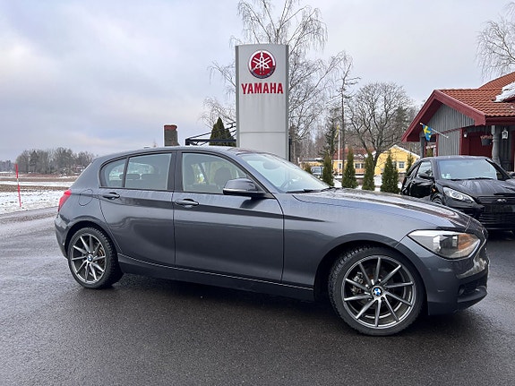 BMW 116i 3 of 5