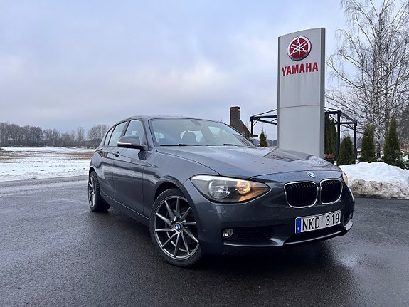 BMW 116i 4 of 5