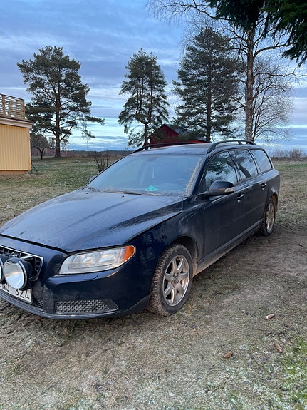 Volvo V70 3 of 3