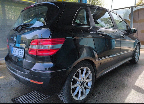 Mercedes-Benz B170 3 of 5