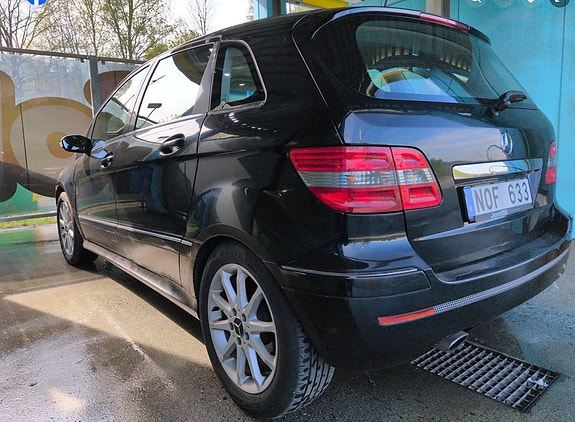Mercedes-Benz B170 4 of 5