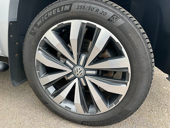 Volkswagen Amarok 12 of 12