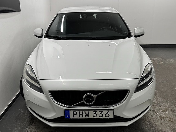 Volvo V40 3 of 5