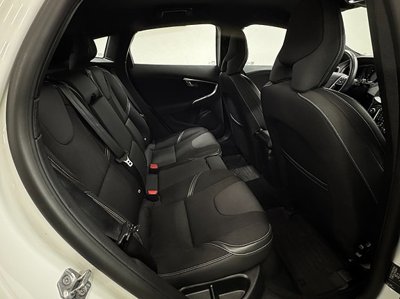 Volvo V40 11 of 21