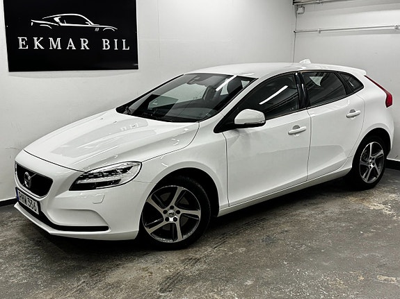 Volvo V40 2 of 5