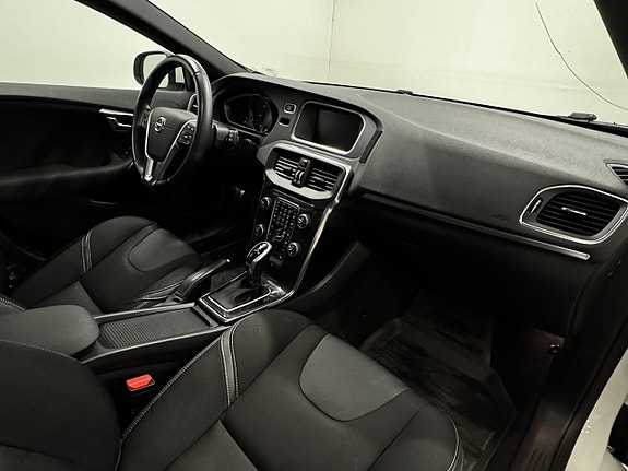 Volvo V40 8 of 21