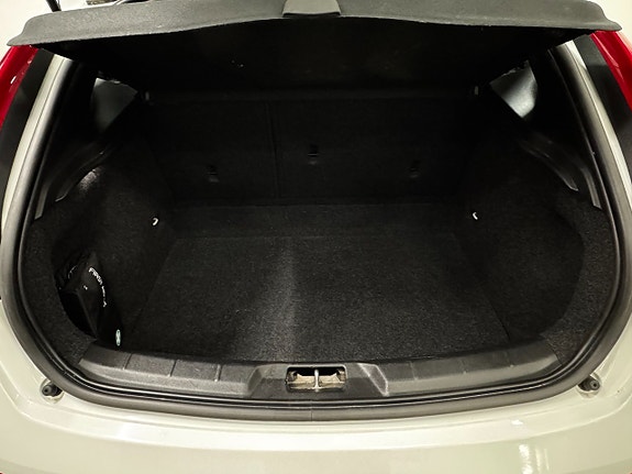 Volvo V40 6 of 21