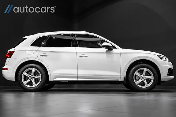 Audi Q5 2 of 5