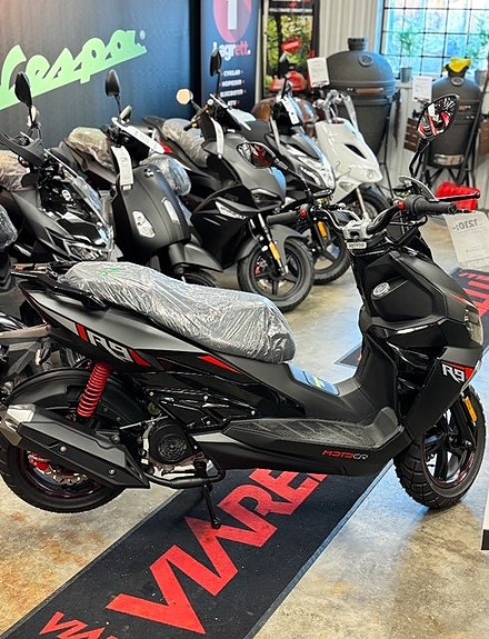 MOTO CR R9 SP 2 of 5
