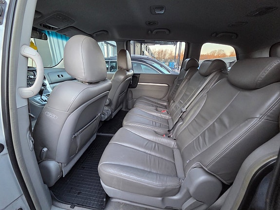 Kia Carnival 15 of 18
