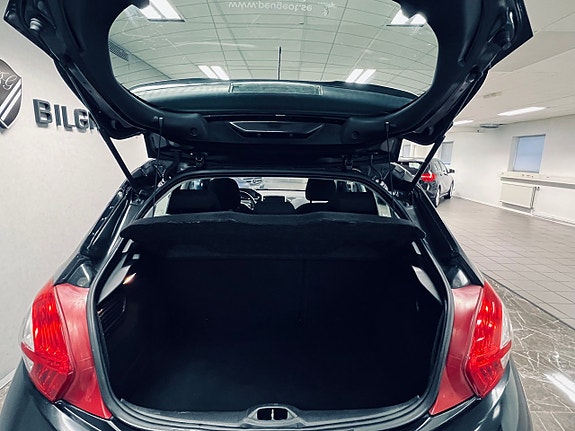 Peugeot 208 8 of 24