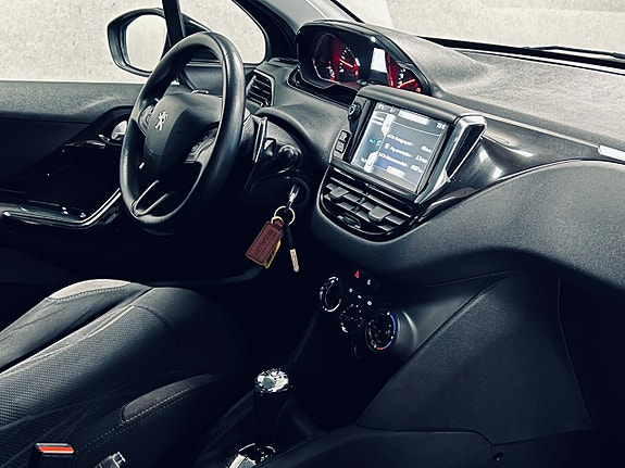 Peugeot 208 11 of 24