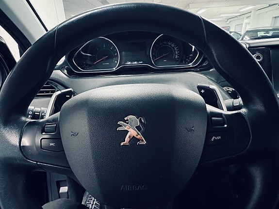 Peugeot 208 14 of 24