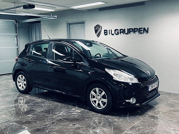 Peugeot 208 2 of 5