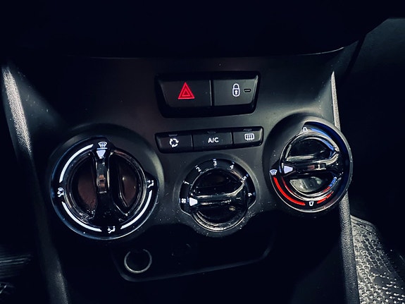 Peugeot 208 22 of 24