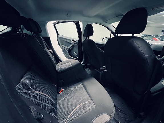 Peugeot 208 12 of 24