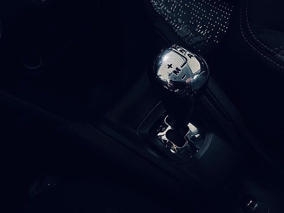 Peugeot 208 15 of 24