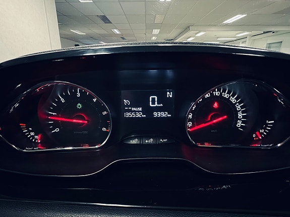 Peugeot 208 16 of 24