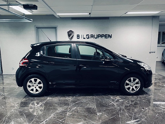 Peugeot 208 3 of 5