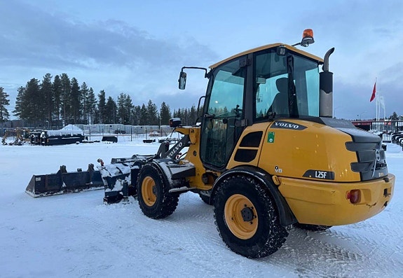 Volvo L25F / Vikplog / Sandspridare / D-värmare / BSS