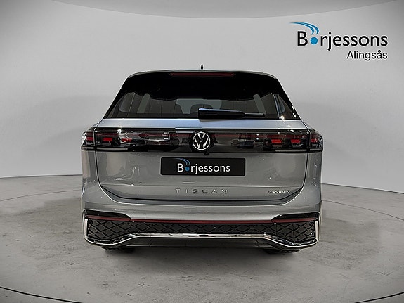 Volkswagen Tiguan 4 of 5
