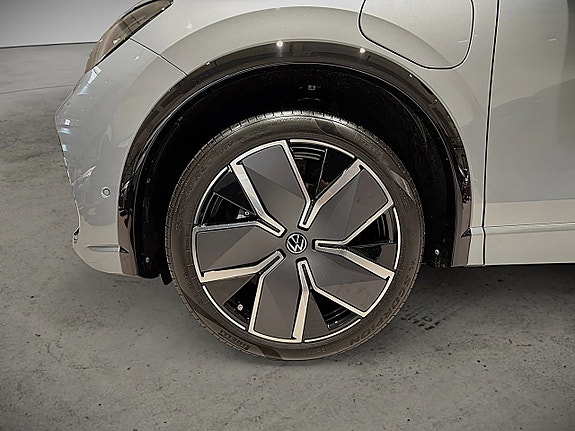 Volkswagen Tiguan 6 of 16