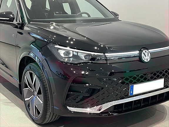 Volkswagen Tiguan 2 of 22