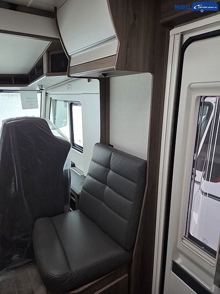 Kabe Imperial Travel Master Intergrated 810 Tandem LT 3 of 12