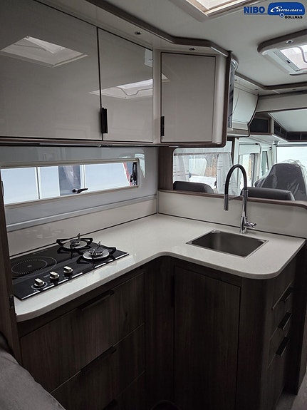 Kabe Imperial Travel Master Intergrated 810 Tandem LT 8 of 12