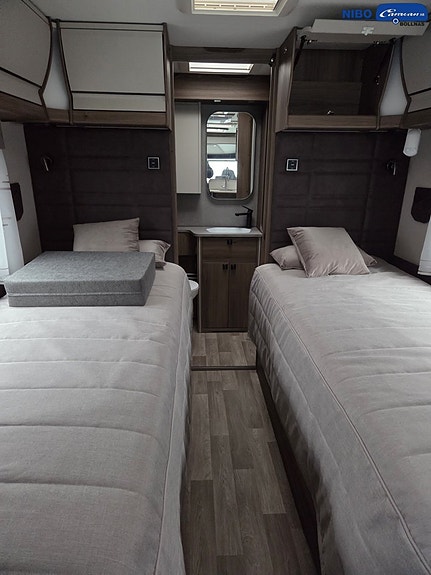 Kabe Imperial Travel Master Intergrated 810 Tandem LT 9 of 12