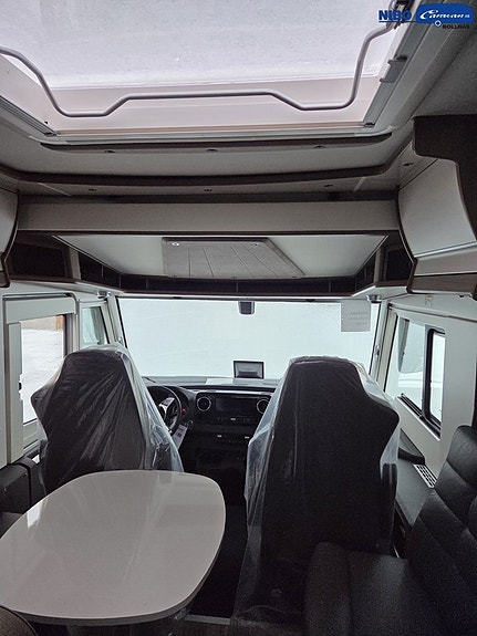 Kabe Imperial Travel Master Intergrated 810 Tandem LT 2 of 12