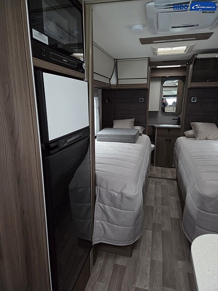 Kabe Imperial Travel Master Intergrated 810 Tandem LT 7 of 12