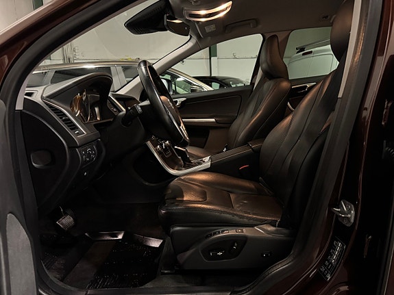 Volvo XC60 11 of 26