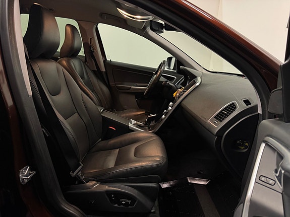 Volvo XC60 13 of 26
