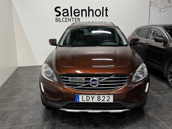 Volvo XC60 3 of 26