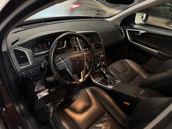 Volvo XC60 10 of 26